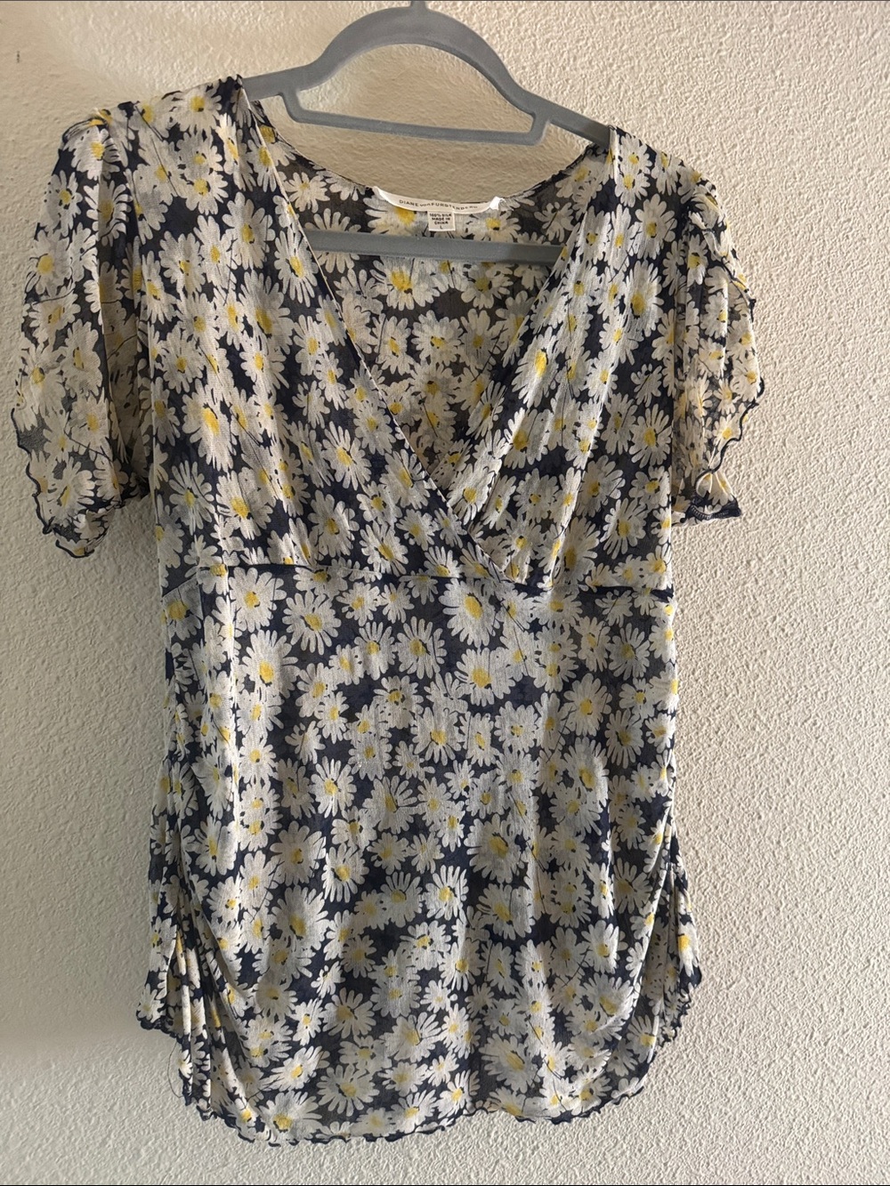 Diane VinFloral Daisy Wrap-Style Women's Top - Navy & White